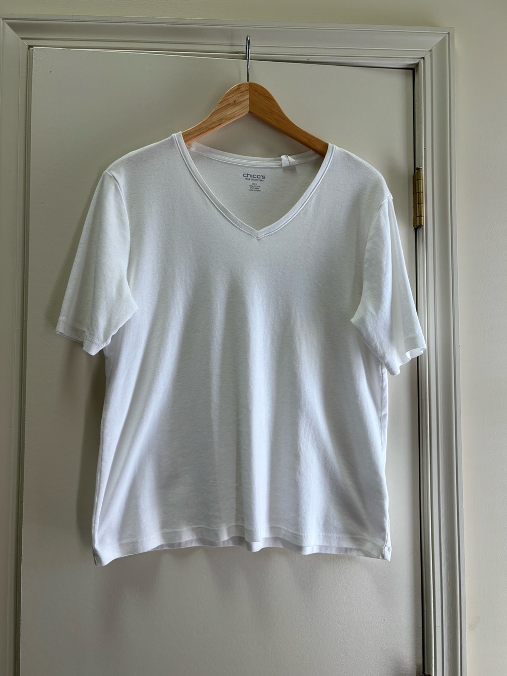 Chico's White V-Neck Short Sleeve Top